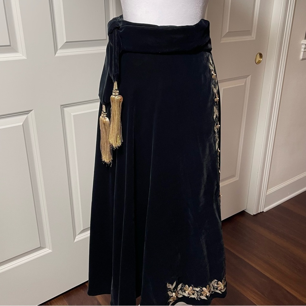 Black Velvet Wrap Skirt Gold Floral Embroidery Handmade in India S\M - Picture 3 of 13